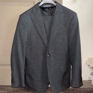 Mens Slim Fit Charcoal Pin Stripe Suit 38R 30/30 pants Wilk Rodriguez